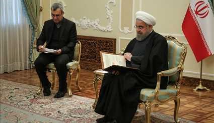 Foreign ambs. submit credentials to Pres. Rouhani