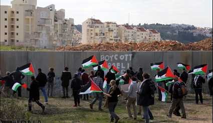 مظاهرات اهالی بعلین احتجاجا علی بناء المستوطنات الصهیونیة