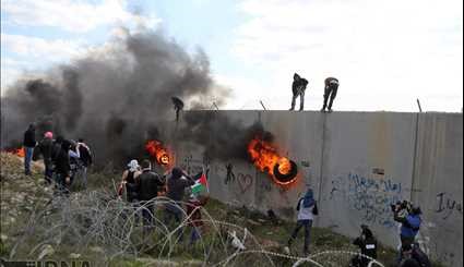 مظاهرات اهالی بعلین احتجاجا علی بناء المستوطنات الصهیونیة
