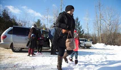 فرار پناهجویان از آمریکا با پای پیاده | تصاویر