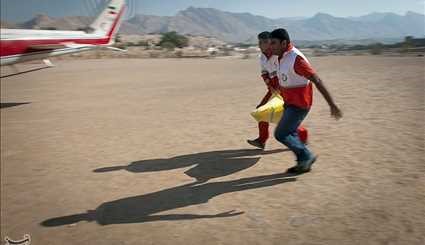 IRCS Workers Provide Humanitarian Aid for Flood-Hit Areas in Southern Iran