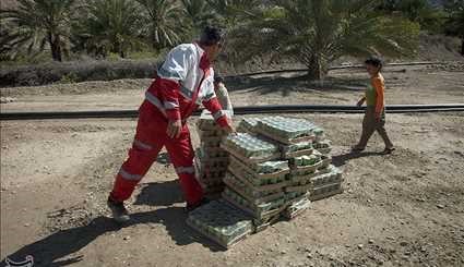 IRCS Workers Provide Humanitarian Aid for Flood-Hit Areas in Southern Iran