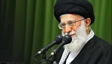 قائد الثورة الاسلامیة یستقبل عددا من شعراء البلاد