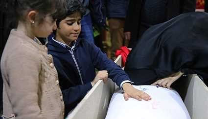 اولین دیدار خانواده شهید تازه تفحص شده در معراج شهداء | تصاویر