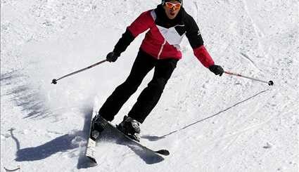 مسابقات التزلج في حلبة تاريك درة بمدينة همدان