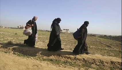 Iraq: Thousands of Civilians Flee Western Mosul