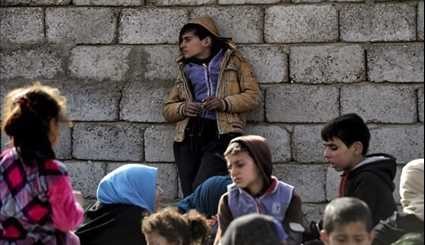 Displaced Iraqis Flee Mosul as Security Forces Battle ISIL