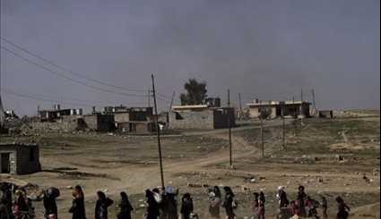 Displaced Iraqis Flee Mosul as Security Forces Battle ISIL