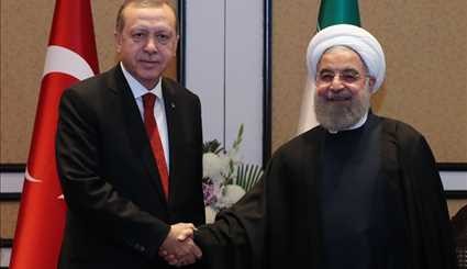 بالصور؛ لقاء روحاني وأردوغان