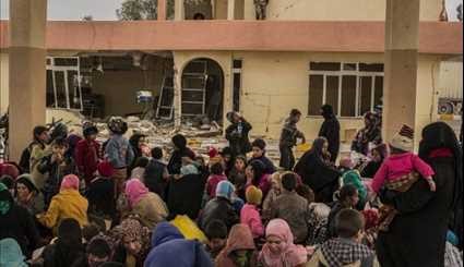 Iraqis Flee as Government Troops Advance in Western Mosul