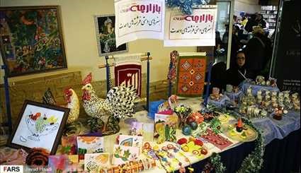 بالصور.. سوق خيرية للمعاقين عقليا عشية عيد النوروز التراثي في ايران