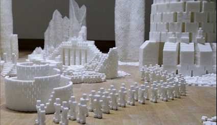 إبداع فني في استخدام مكعبات السكر بتشكيل مجسمات رائعة