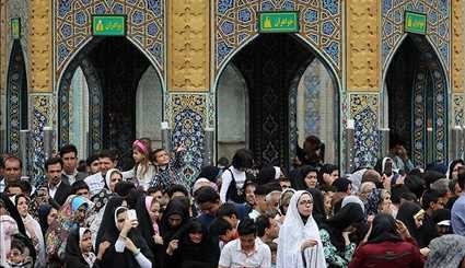 آلاف الايرانيين في حرم الامام الرضا أوائل السنة الجديدة