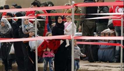 Hundreds of Militants, Families Evacuate Al-Waer Neighborhood in Homs Province