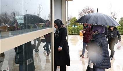 طهران تغتسل بأمطار ربيعية