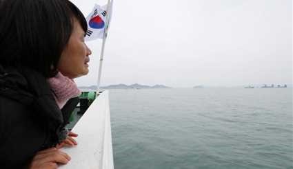 Sunken South Korean ferry raised