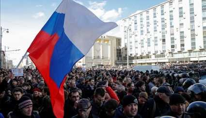 Russian police detain hundreds of protesters
