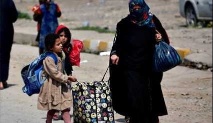 Iraqi Families Flee Mosul Amid Fighting Between Gov't Forces, ISIL