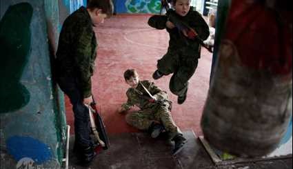 آموزش نظامی به دختر و پسرهای روس