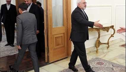 Zarif meets with officials of Hungary, Singapore