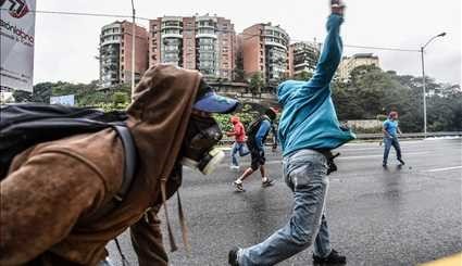 افزایش فشارها بر دولت ونزوئلا‎