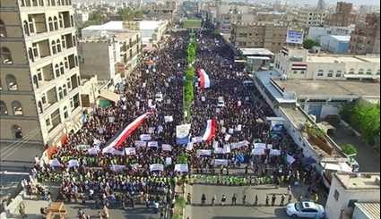 Yemenis Protest Saudi Bombings & 'Traitors Supporting War of Aggression'