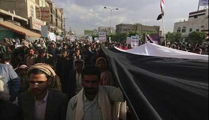 Yemenis Protest Saudi Bombings & 'Traitors Supporting War of Aggression'
