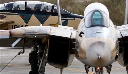Fighter jets hold maneuver in Isfahan