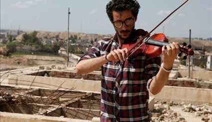 Iraqi violinist returns to play Mosul after ISIS