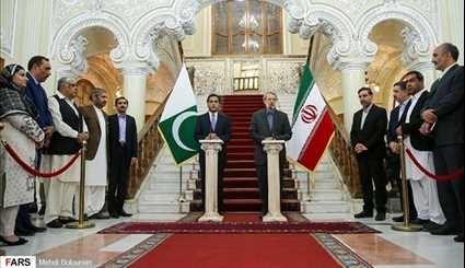 Iran, Pakistan speakers meet in Tehran