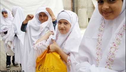 جشن تکلیف دانش آموزان در حرم حضرت عبدالعظیم حسنی (ع)/ تصاویر