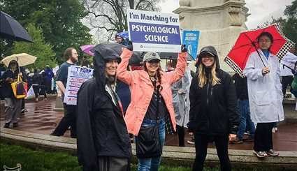 تظاهرات محققان آمریکایی در مقابل کاخ سفید/ تصاویر