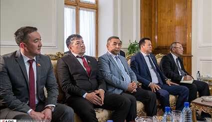 Zarif meets with Kyrgyz Parl. speaker