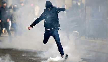 Demonstrators Protest Result of First Round of French Presidential Election