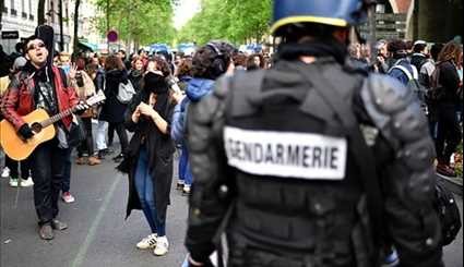 Demonstrators Protest Result of First Round of French Presidential Election