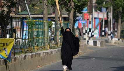 زنان مسلمان کشمیری در تظاهرات ضد دولتی‎ | تصاویر