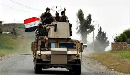 Iraqi Army's Artillery Units Pound ISIL Positions in Mosul
