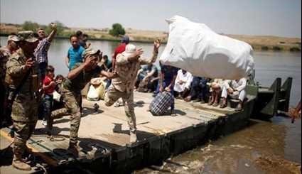 Iraqis Flee Mosul as Army Troops Battle ISIL