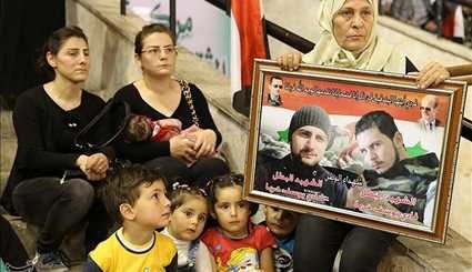 بالصور.. مراسم تكريم عوائل الشهداء في سوريا