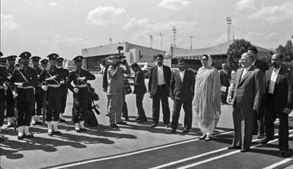 25 اردیبهشت 1369 - سفر بی نظیر بوتو نخست وزیر پاکستان به ایران/ تصاویر