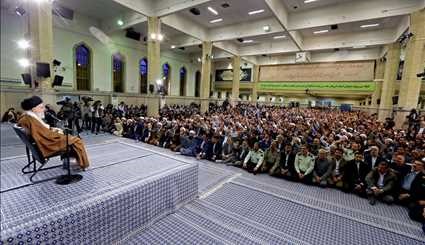 Leader receives Iranians on eve of election