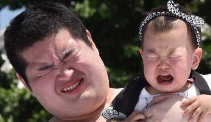 مسابقة “سومو بكاء الرضع” في اليابان والفائز من يبكي أكثر!