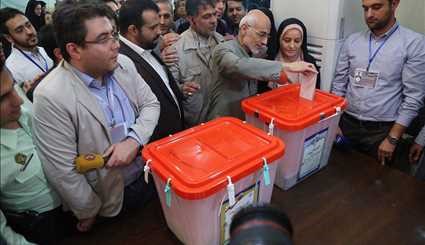 المرشحون الرئاسيون الأربعة أمام صناديق الاقتراع / صور