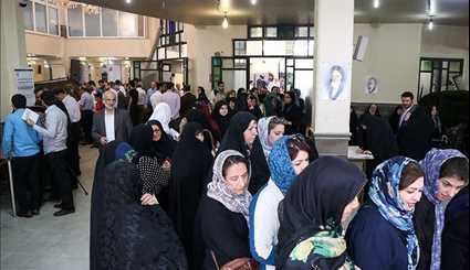 حضور حاشد للشعب الإيراني للتصويت في الانتخابات الرئاسية