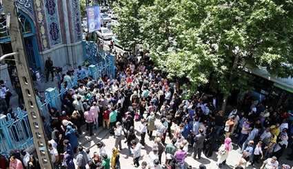 حضور حاشد للشعب الإيراني للتصويت في الانتخابات الرئاسية