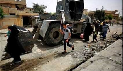 Iraqi Forces Evacuate Civilians from Danger Zone During Offensive in Mosul