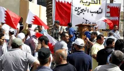 Iraqis Stage Protest against Manama Regime in Front of Bahraini Embassy