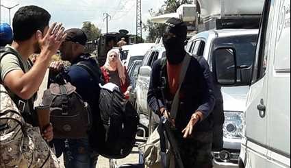 صور حديثة لخروج المسلحين من حي الوعر في مدينة حمص السورية