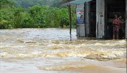 Sri Lanka Floods Battle to Rescue Stranded as Death Toll Mounts