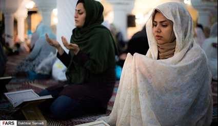 بالصور.. تلاوة القرآن الكريم في ليالي شهر رمضان المبارك في سنندج